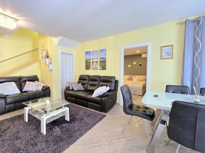 Image No.12-4 Bed Property for sale