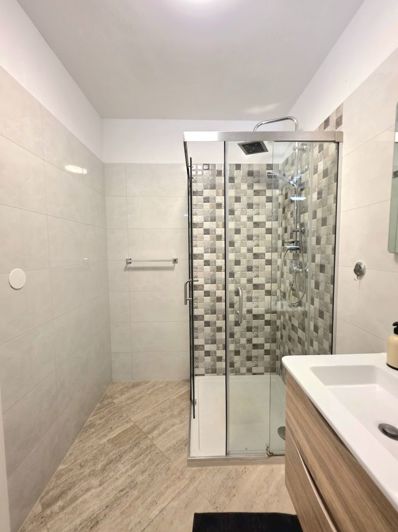 Image No.17-4 Bed Property for sale