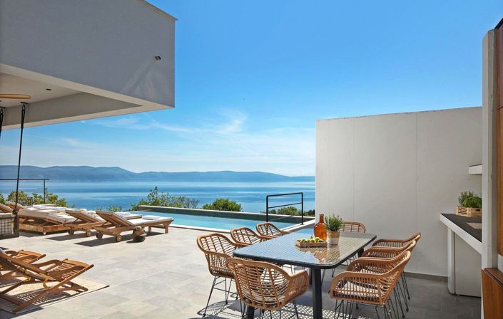 Image No.1-4 Bed Property for sale