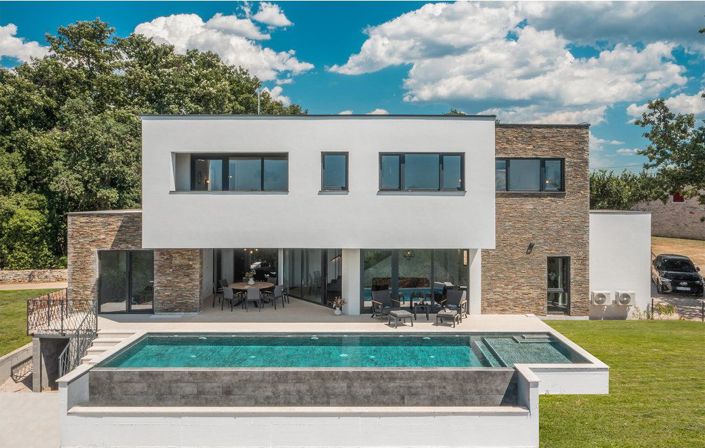 Image No.1-4 Bed Property for sale