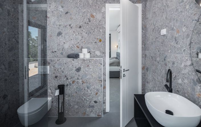 Image No.12-4 Bed Property for sale