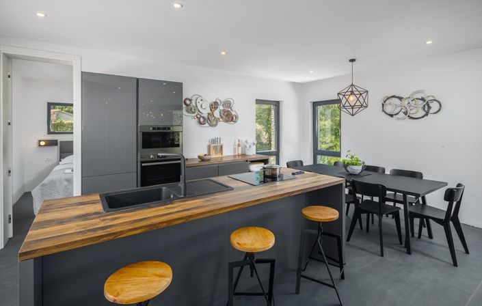 Image No.6-4 Bed Property for sale