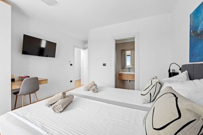 Image No.24-3 Bed Property for sale