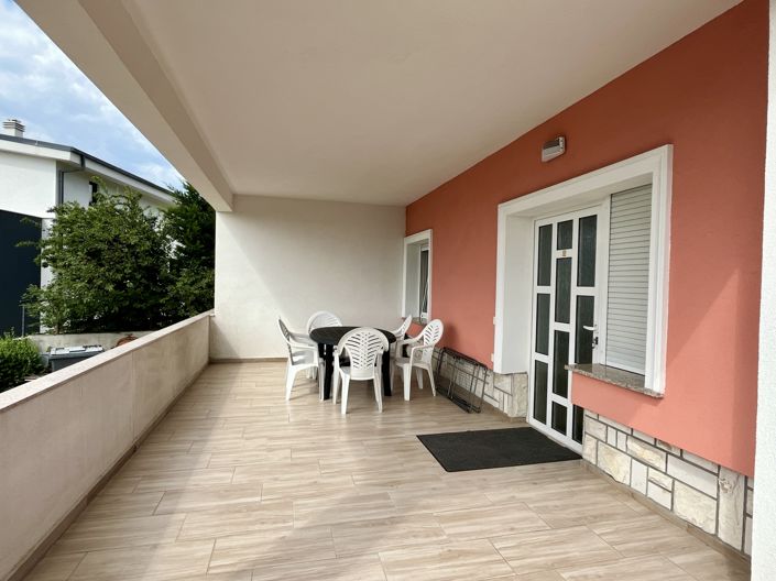 Image No.4-6 Bed Property for sale