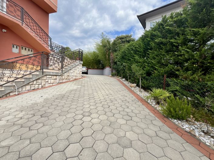 Image No.5-6 Bed Property for sale