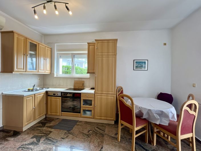 Image No.8-6 Bed Property for sale