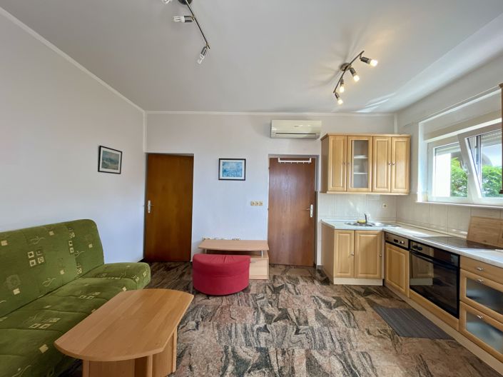 Image No.9-6 Bed Property for sale