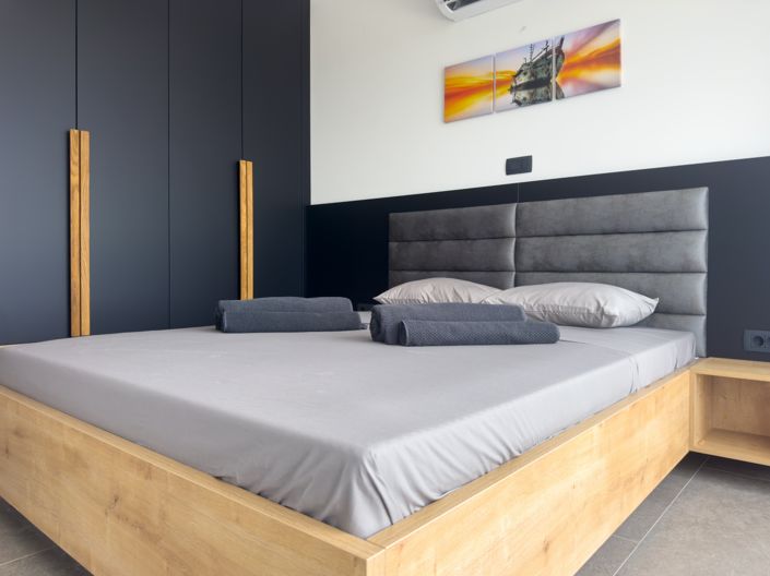 Image No.14-4 Bed Property for sale