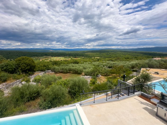 Image No.2-4 Bed Property for sale