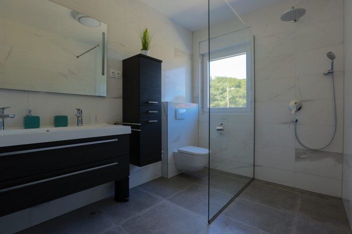 Image No.20-5 Bed Property for sale