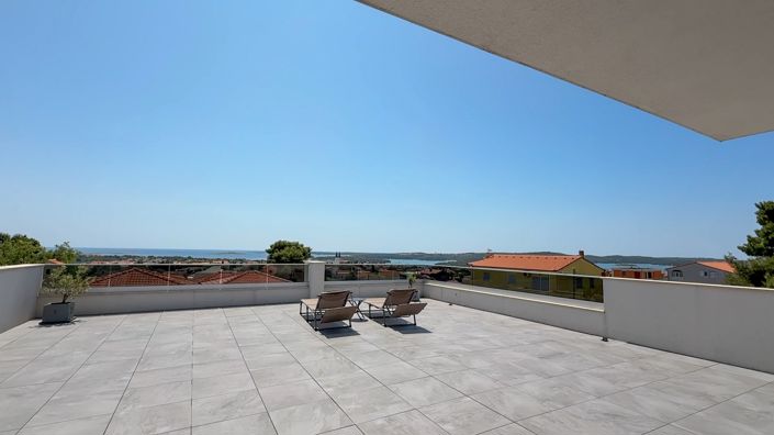 Image No.24-5 Bed Property for sale