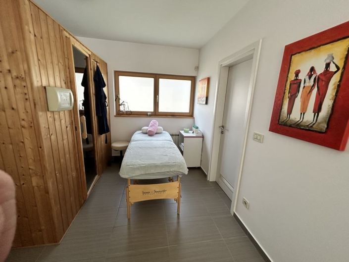 Image No.12-4 Bed Property for sale