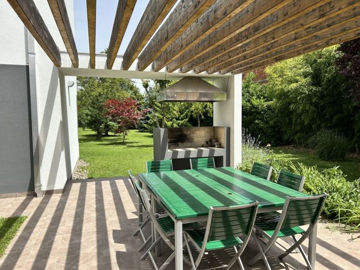 Image No.19-4 Bed Property for sale