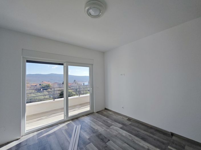 Image No.10-3 Bed Property for sale