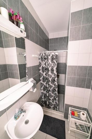 Image No.23-8 Bed Property for sale