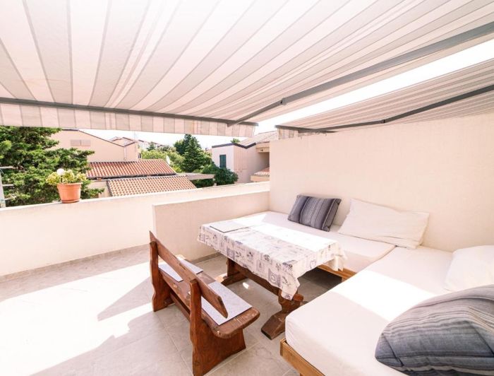 Image No.3-8 Bed Property for sale