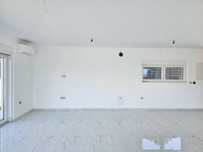 Image No.10-4 Bed Property for sale