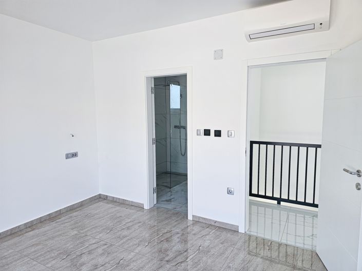 Image No.16-4 Bed Property for sale