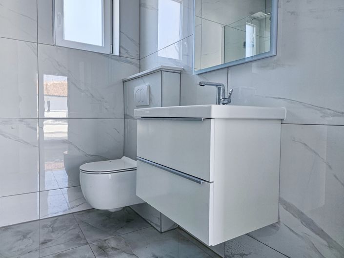 Image No.17-4 Bed Property for sale