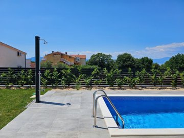 142688-546340