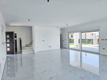 142688-546325