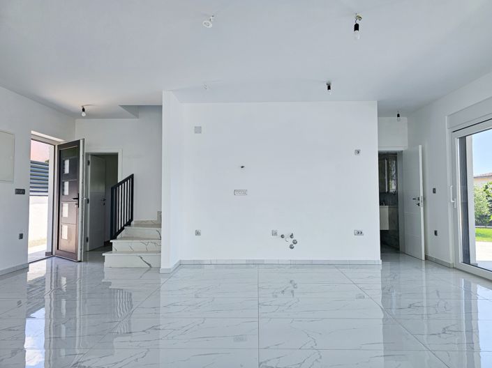 Image No.9-4 Bed Property for sale