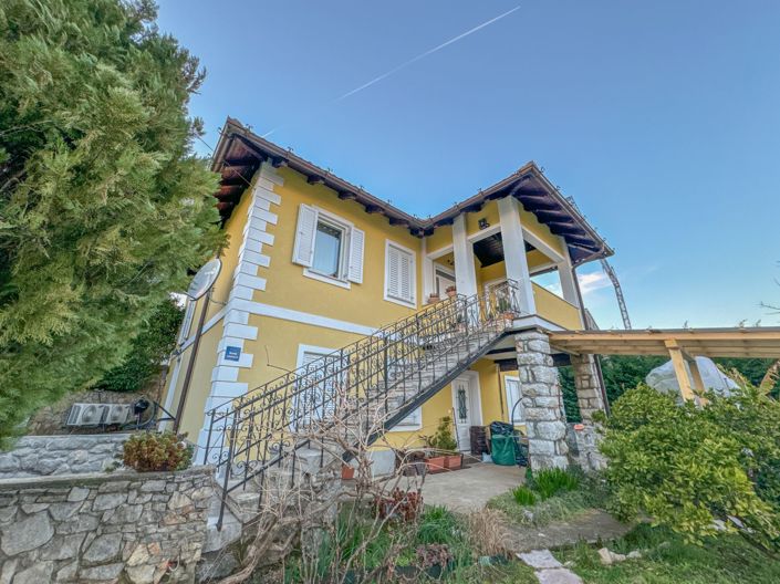 Image No.1-5 Bed Property for sale