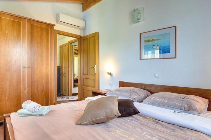 Image No.20-4 Bed Property for sale