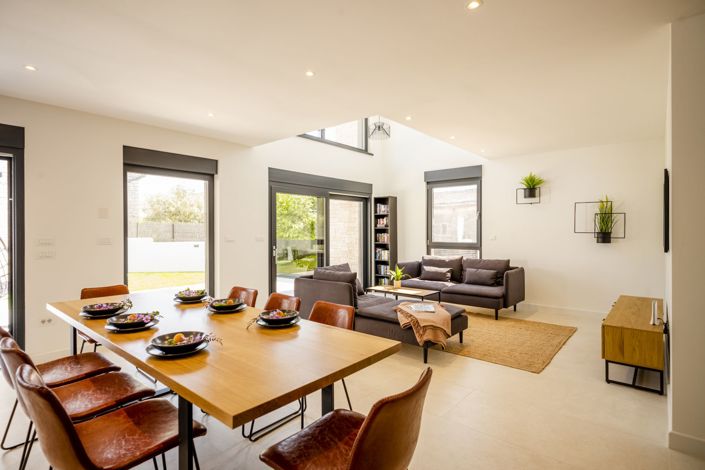 Image No.18-4 Bed Property for sale