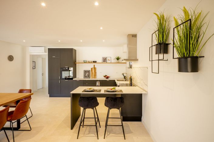 Image No.25-4 Bed Property for sale