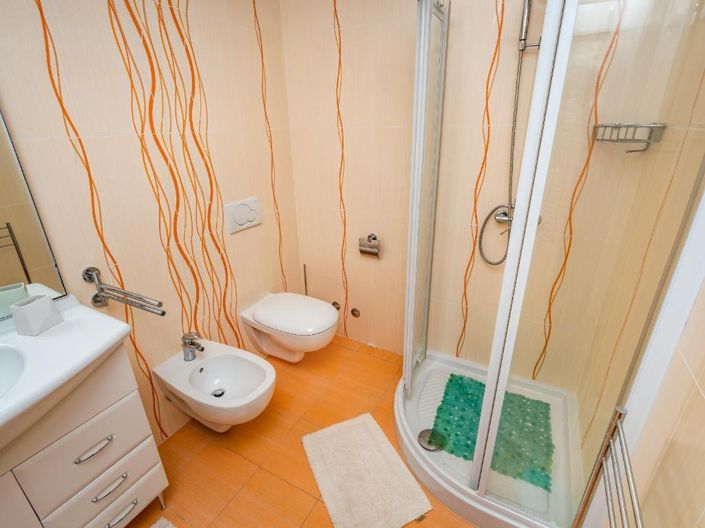 Image No.16-12 Bed Property for sale