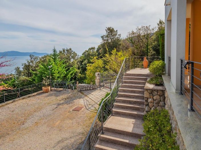 Image No.18-12 Bed Property for sale