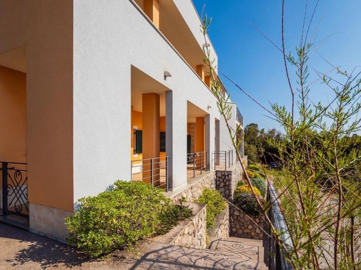 Image No.4-12 Bed Property for sale