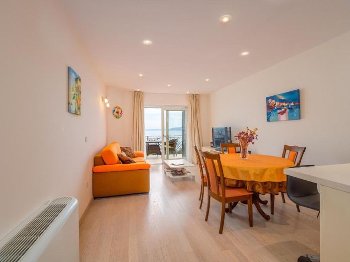 Image No.9-12 Bed Property for sale