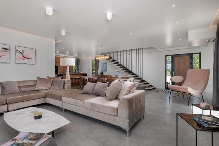 Image No.15-4 Bed Property for sale