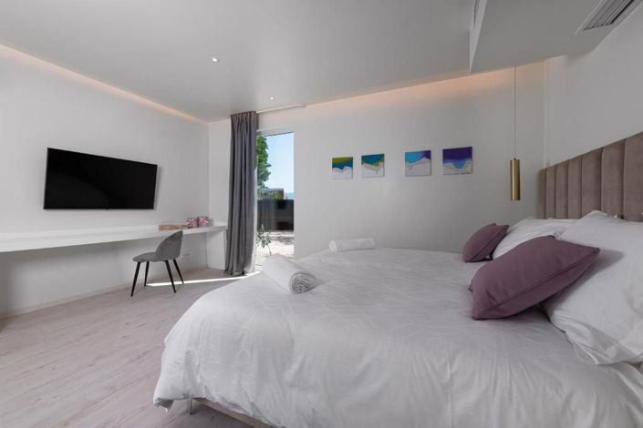 Image No.16-4 Bed Property for sale