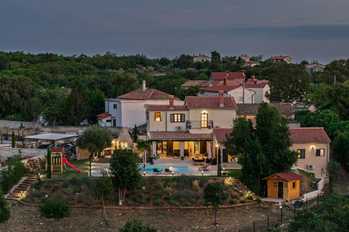 Image No.13-4 Bed Property for sale