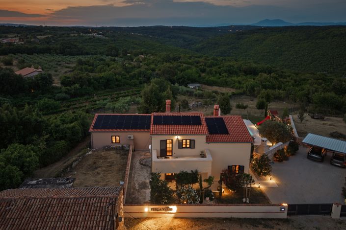 Image No.15-4 Bed Property for sale