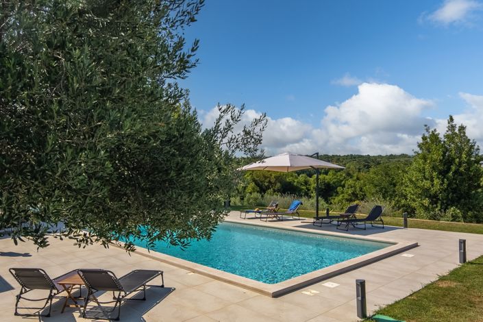 Image No.17-4 Bed Property for sale