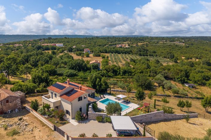 Image No.2-4 Bed Property for sale