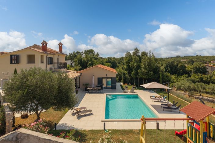 Image No.4-4 Bed Property for sale