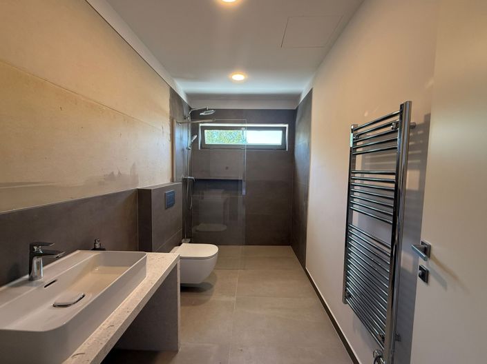 Image No.17-2 Bed Property for sale