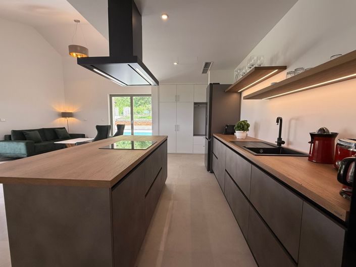 Image No.25-2 Bed Property for sale