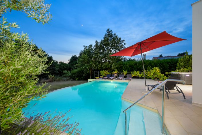 Image No.12-3 Bed Property for sale