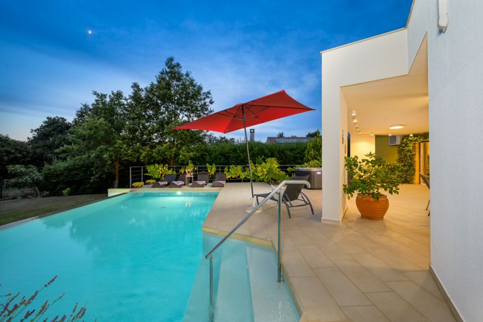 Image No.13-3 Bed Property for sale