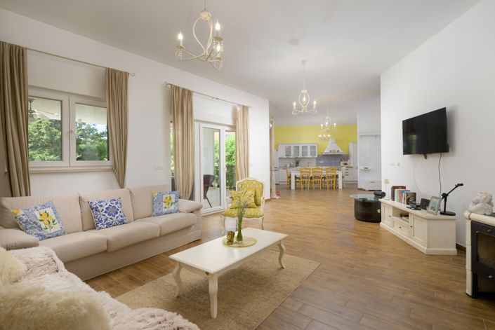 Image No.21-3 Bed Property for sale