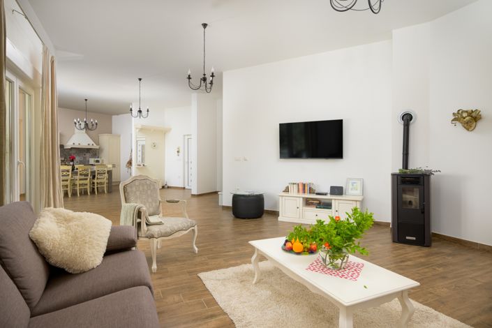 Image No.17-3 Bed Property for sale