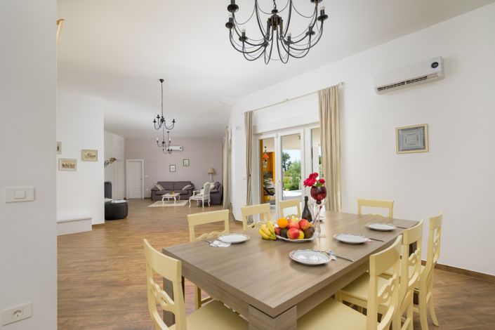 Image No.18-3 Bed Property for sale