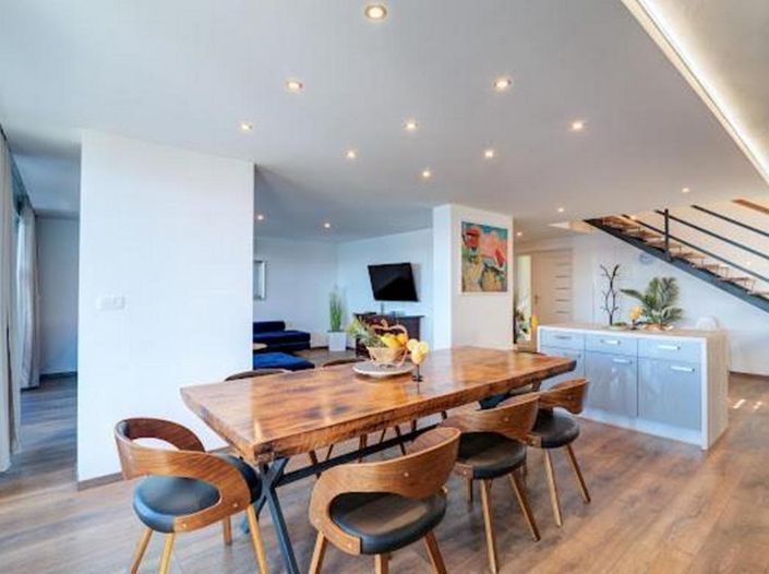 Image No.17-4 Bed Property for sale