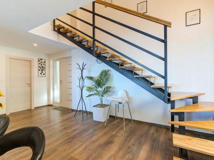 Image No.20-4 Bed Property for sale